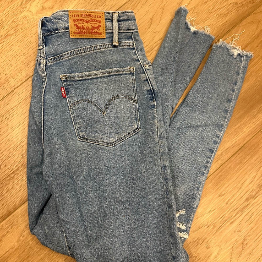 Levi's 721 High Rise skinny Women's Distressed Jeans size 25 Light Blue
